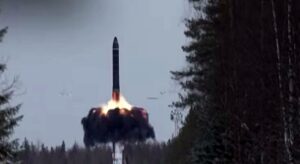 Ukraina: Venäjä laukaisi ensimmäisen ei-ydinrakenteisen ICBM-ohjuksen Ukrainaa vastaan